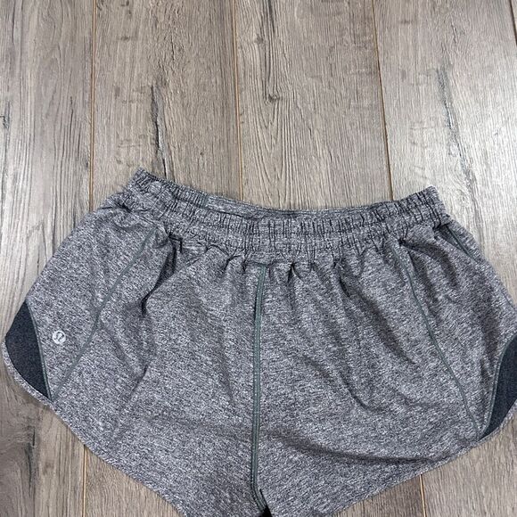 Lululemon Hotty Hot Low Rise Short 2.5” - Picture 2 of 4